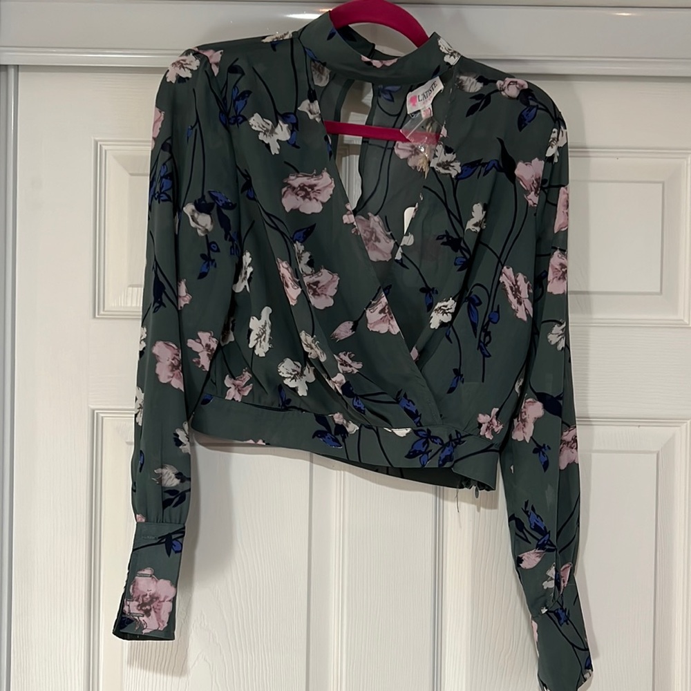L'Atiste by Amy Long Sleeve Floral Cropped Top